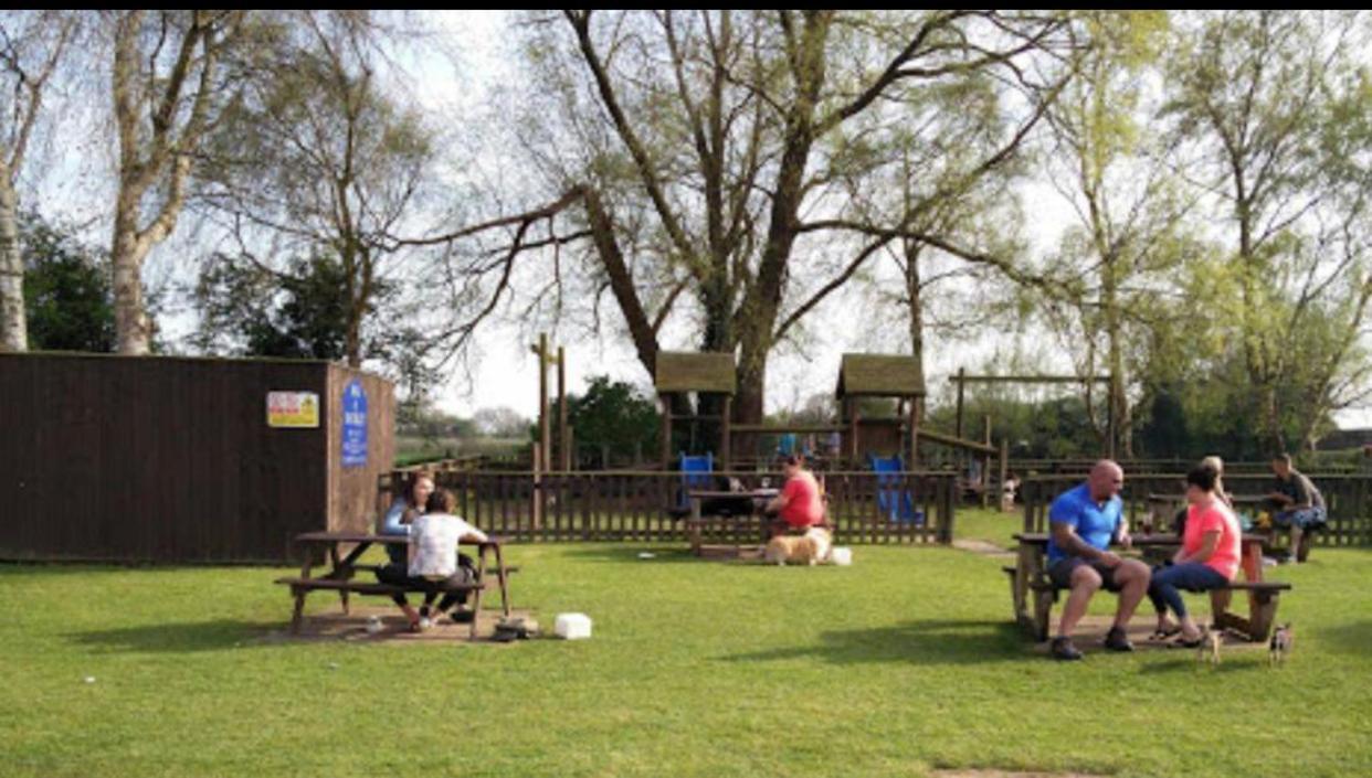 The Dog & Doublet Inn Kingsbury Exterior foto